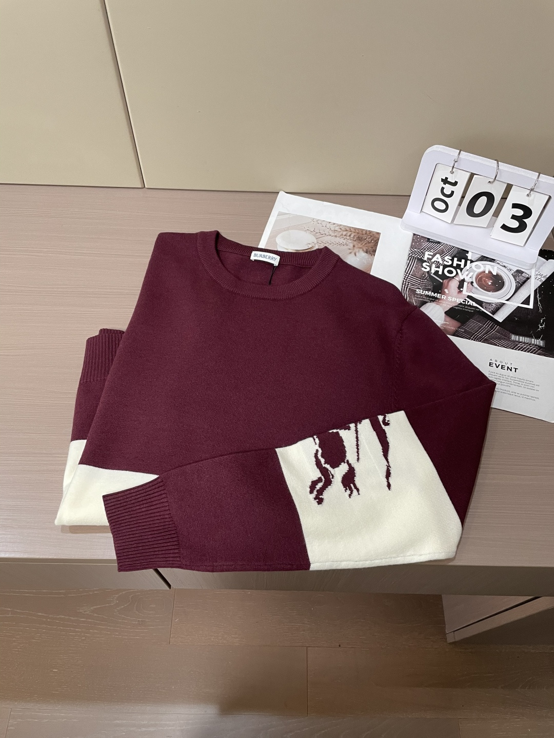 Bur 2025秋冬 高级定制 都市风十足 经典简约大气圆领打底针织毛衣。 采用进口羊毛混纺面料 柔软细