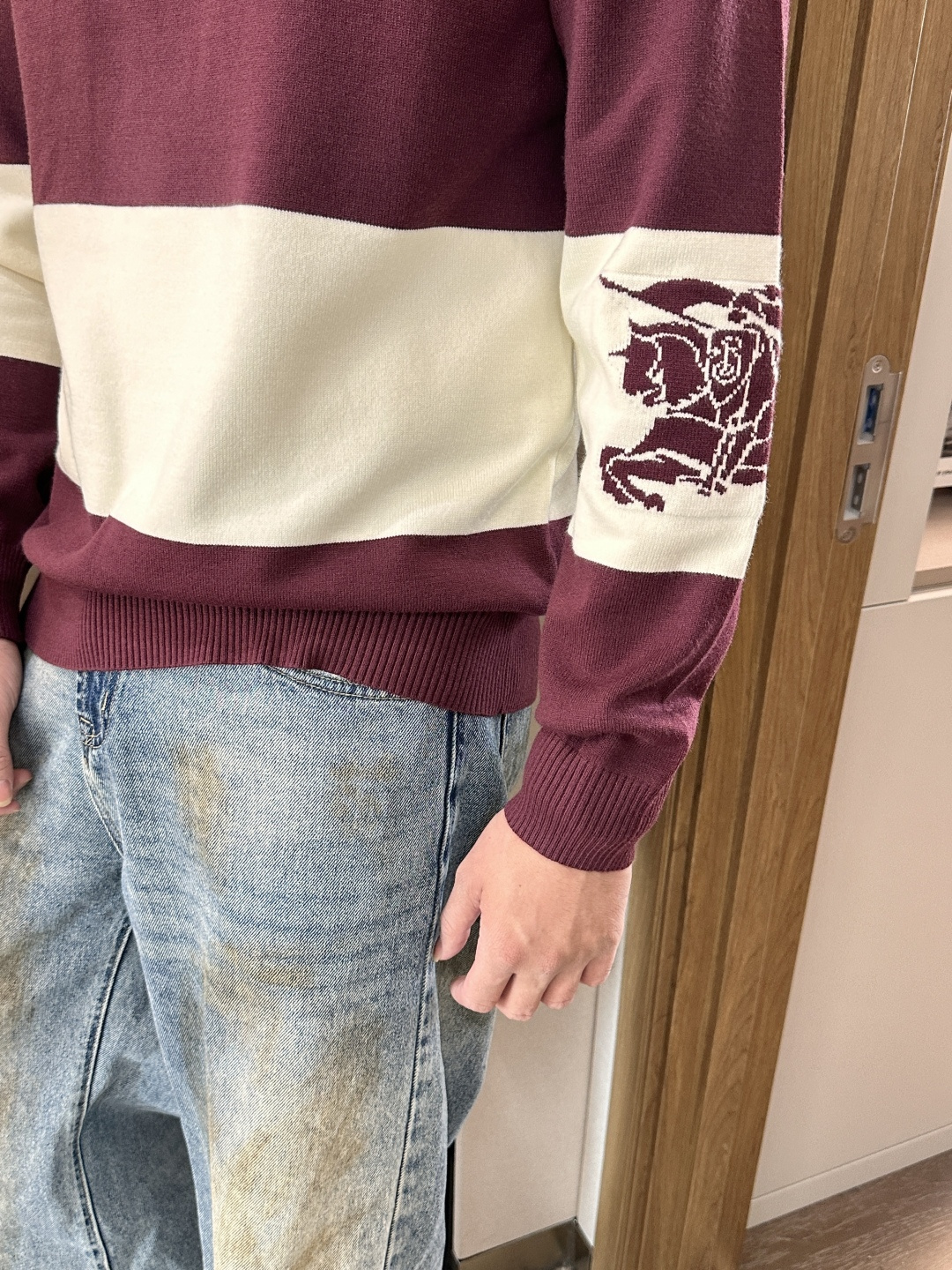 Bur 2025秋冬 高级定制 都市风十足 经典简约大气圆领打底针织毛衣。 采用进口羊毛混纺面料 柔软细