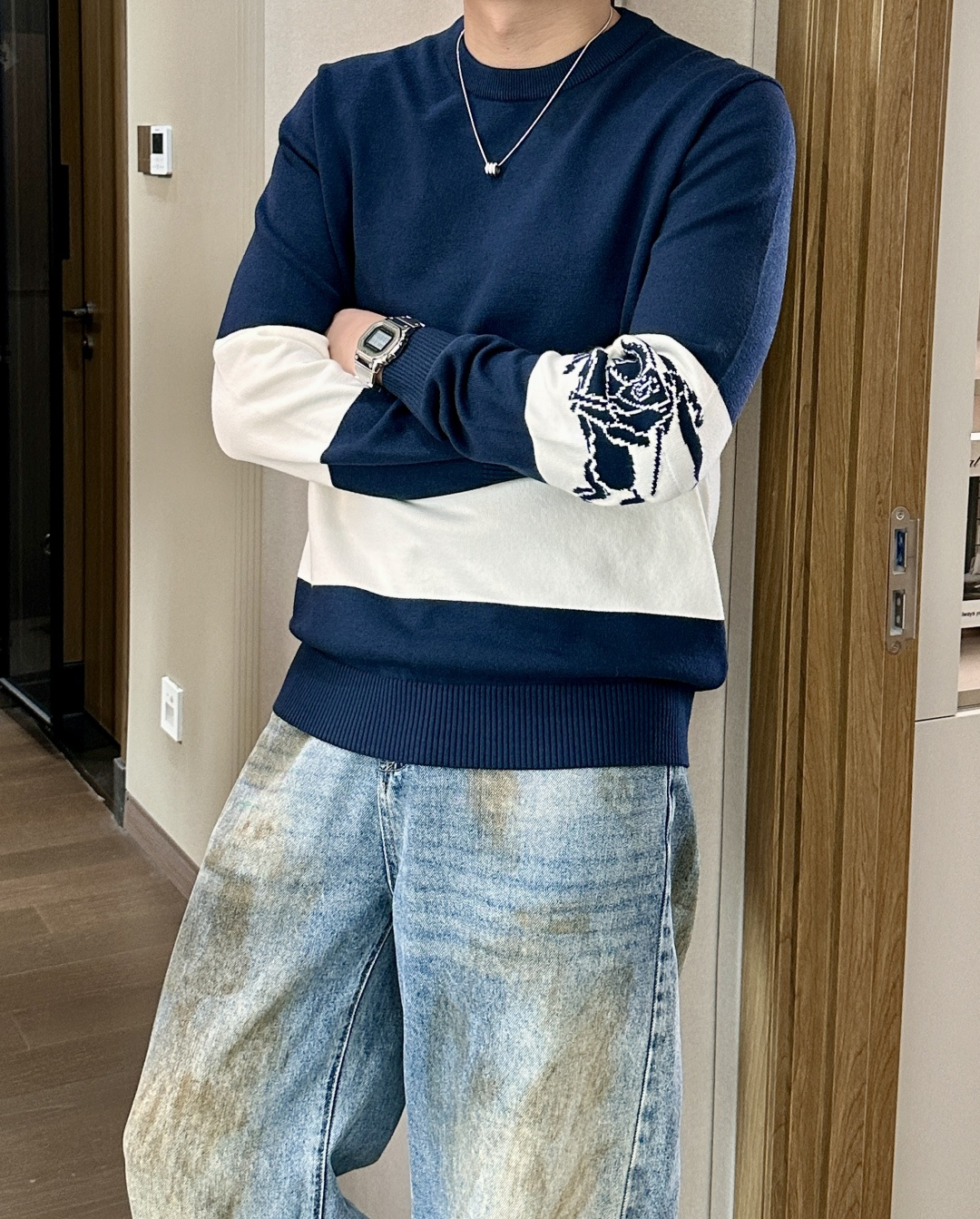 Bur 2025秋冬 高级定制 都市风十足 经典简约大气圆领打底针织毛衣。 采用进口羊毛混纺面料 柔软细