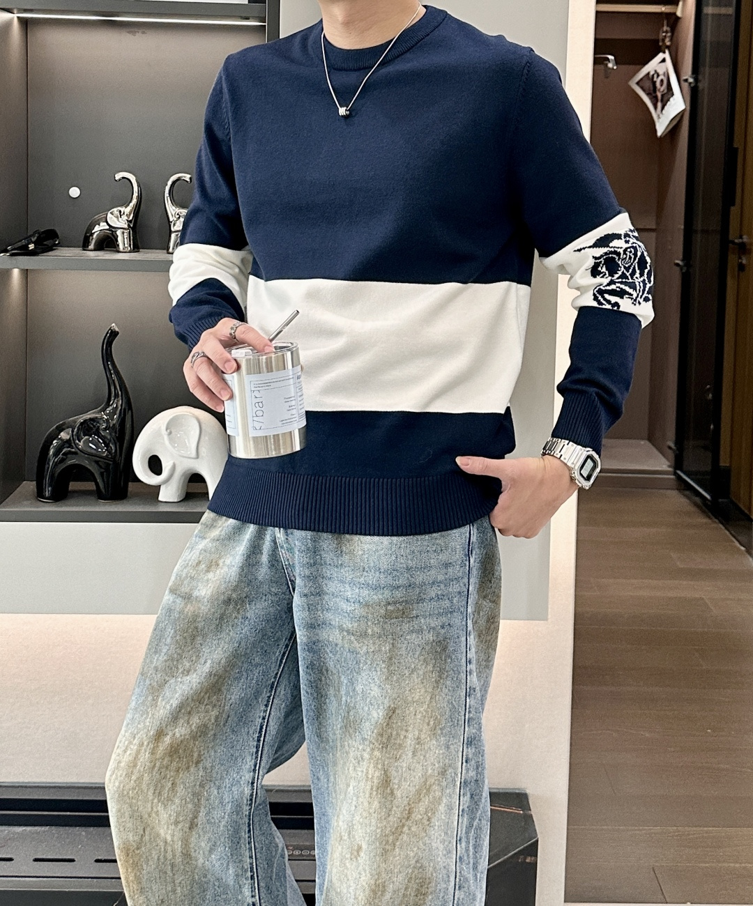 Bur 2025秋冬 高级定制 都市风十足 经典简约大气圆领打底针织毛衣。 采用进口羊毛混纺面料 柔软细