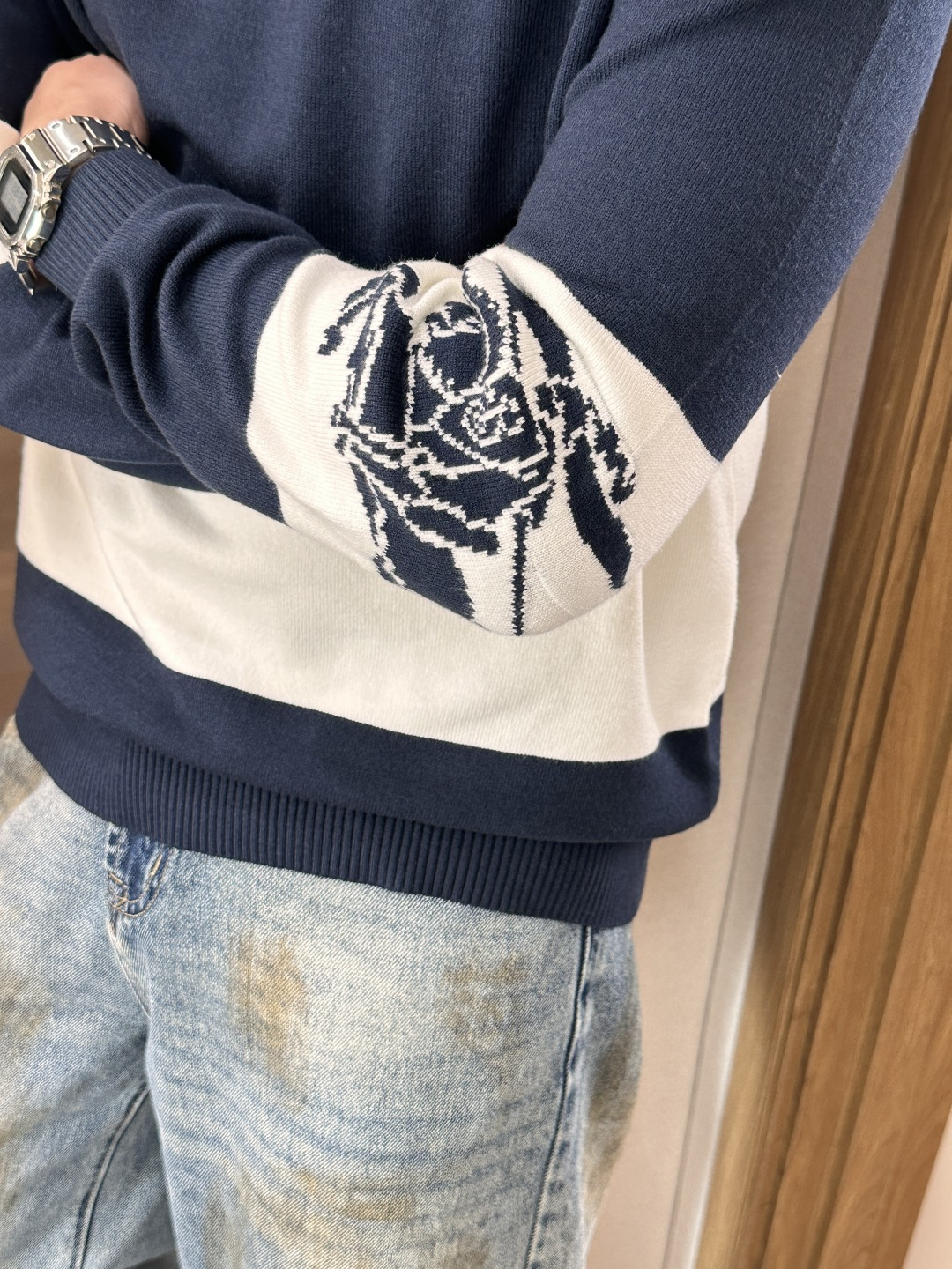 Bur 2025秋冬 高级定制 都市风十足 经典简约大气圆领打底针织毛衣。 采用进口羊毛混纺面料 柔软细