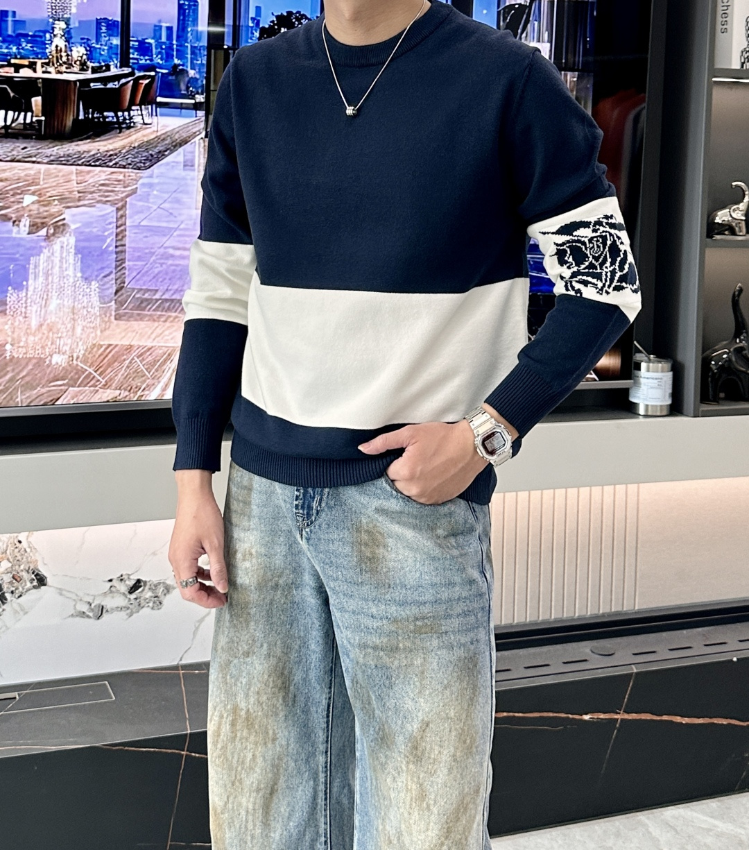 Bur 2025秋冬 高级定制 都市风十足 经典简约大气圆领打底针织毛衣。 采用进口羊毛混纺面料 柔软细