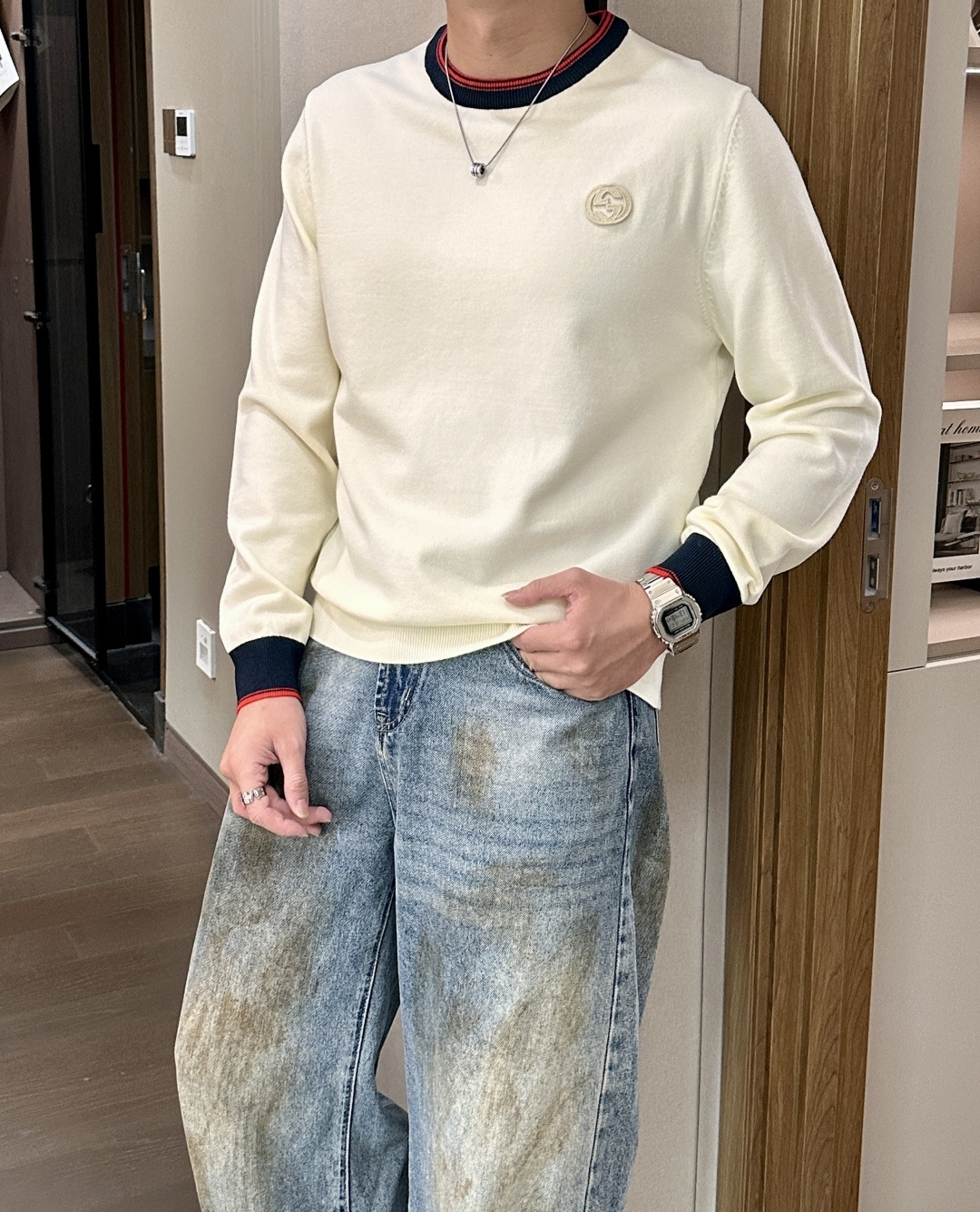 Gucc 2025秋冬 高级定制 都市风十足 经典简约大气圆领打底针织毛衣。 采用进口羊毛混纺面料 柔软