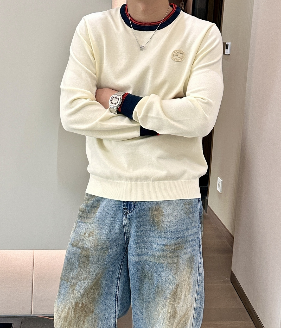 Gucc 2025秋冬 高级定制 都市风十足 经典简约大气圆领打底针织毛衣。 采用进口羊毛混纺面料 柔软