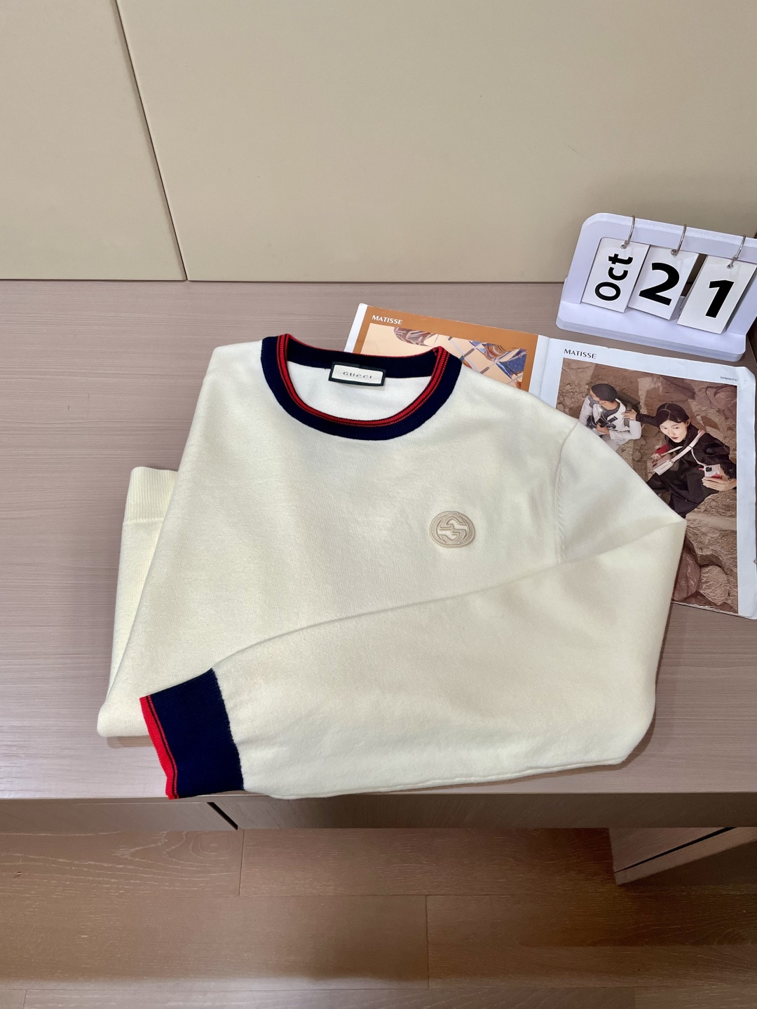 Gucc 2025秋冬 高级定制 都市风十足 经典简约大气圆领打底针织毛衣。 采用进口羊毛混纺面料 柔软