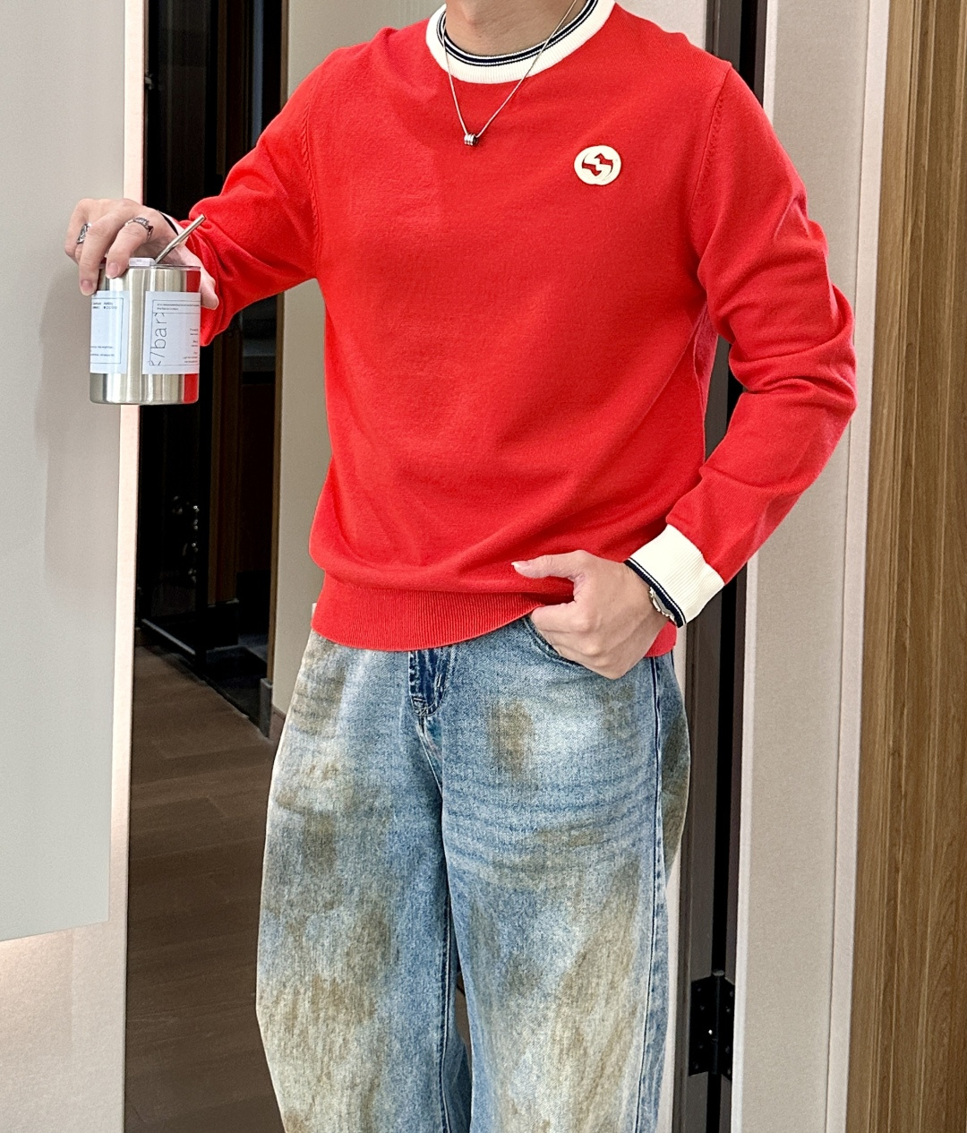 Gucc 2025秋冬 高级定制 都市风十足 经典简约大气圆领打底针织毛衣。 采用进口羊毛混纺面料 柔软