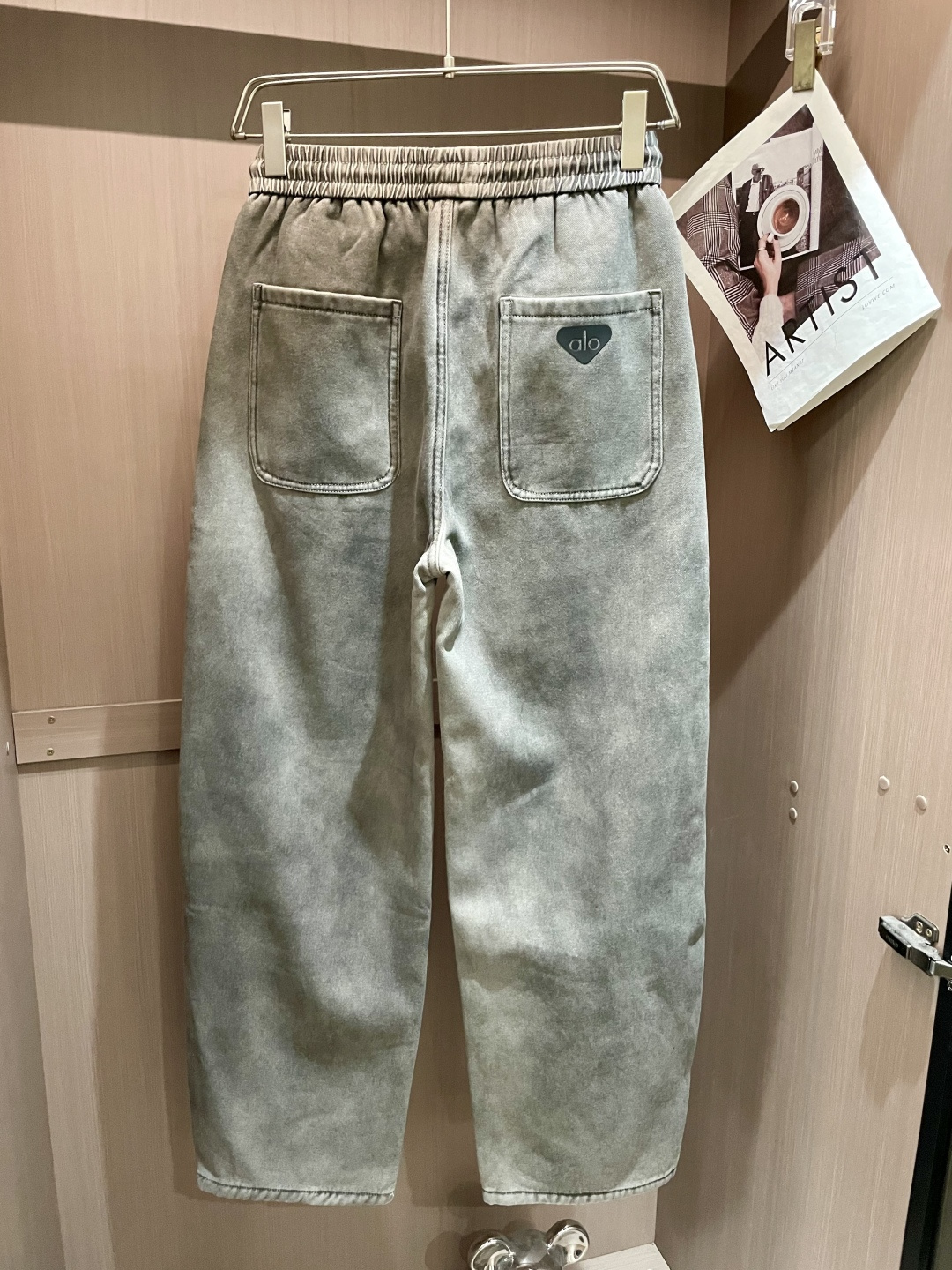 · alo 2025秋冬最新系列男士加厚休闲裤！内里加绒，非常保暖，北方的宝子们赶紧备上！采用客供弹力柔