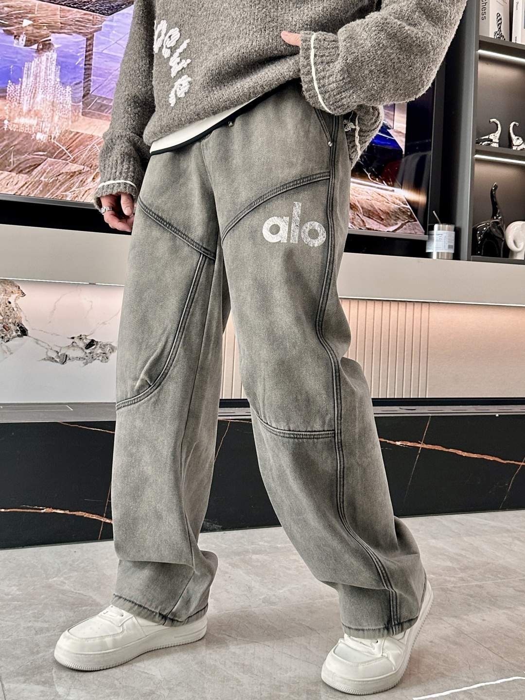 · alo 2025秋冬最新系列男士加厚休闲裤！内里加绒，非常保暖，北方的宝子们赶紧备上！采用客供弹力柔