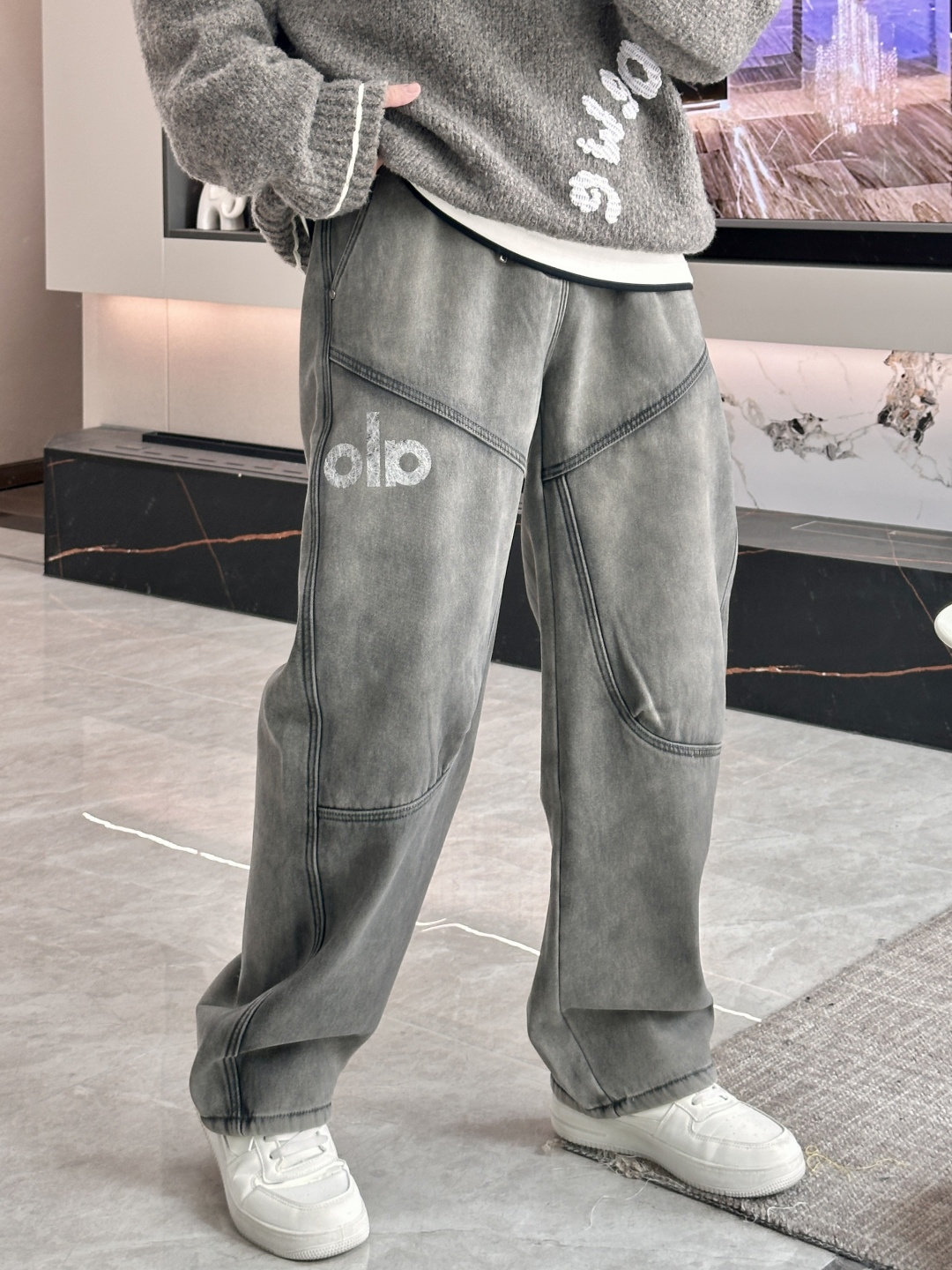 · alo 2025秋冬最新系列男士加厚休闲裤！内里加绒，非常保暖，北方的宝子们赶紧备上！采用客供弹力柔