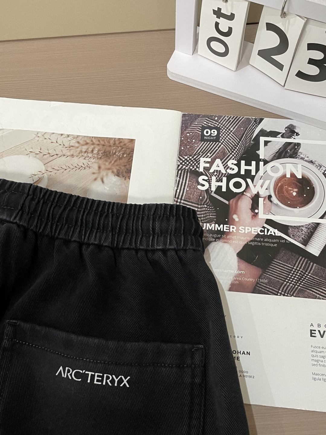 始祖鸟 2025秋冬最新系列男士加厚休闲裤！内里加绒，非常保暖，北方的宝子们赶紧备上！采用客供弹力柔棉材