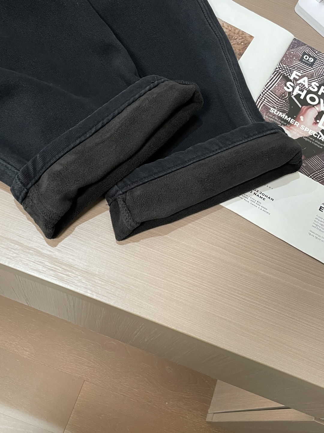 始祖鸟 2025秋冬最新系列男士加厚休闲裤！内里加绒，非常保暖，北方的宝子们赶紧备上！采用客供弹力柔棉材