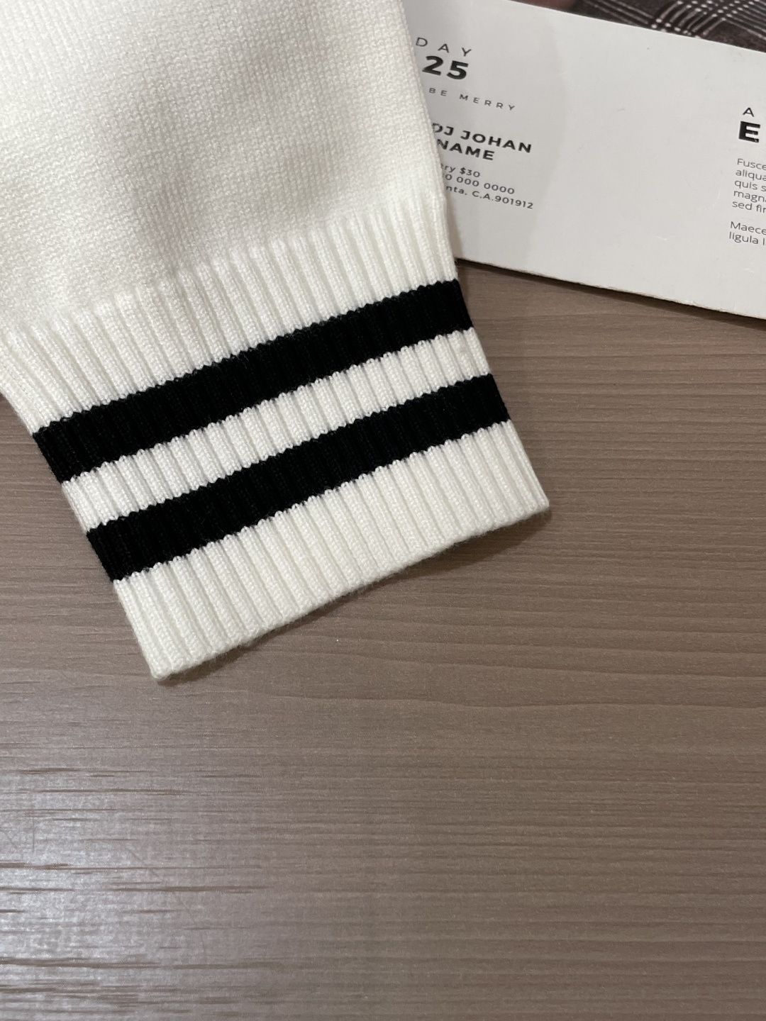 Dior 重磅推荐！2025aw秋冬新款 专柜同步 时尚经典针织衫 秋冬必备款 采用针织衫加厚毛衣，精致