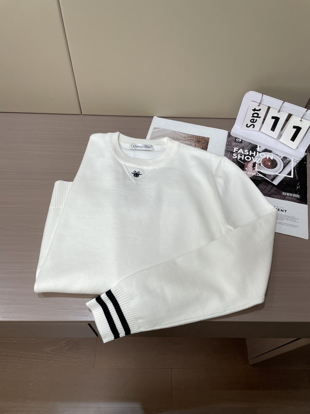 Dior 重磅推荐！2025aw秋冬新款 专柜同步 时尚经典针织衫 秋冬必备款 采用针织衫加厚毛衣，精致