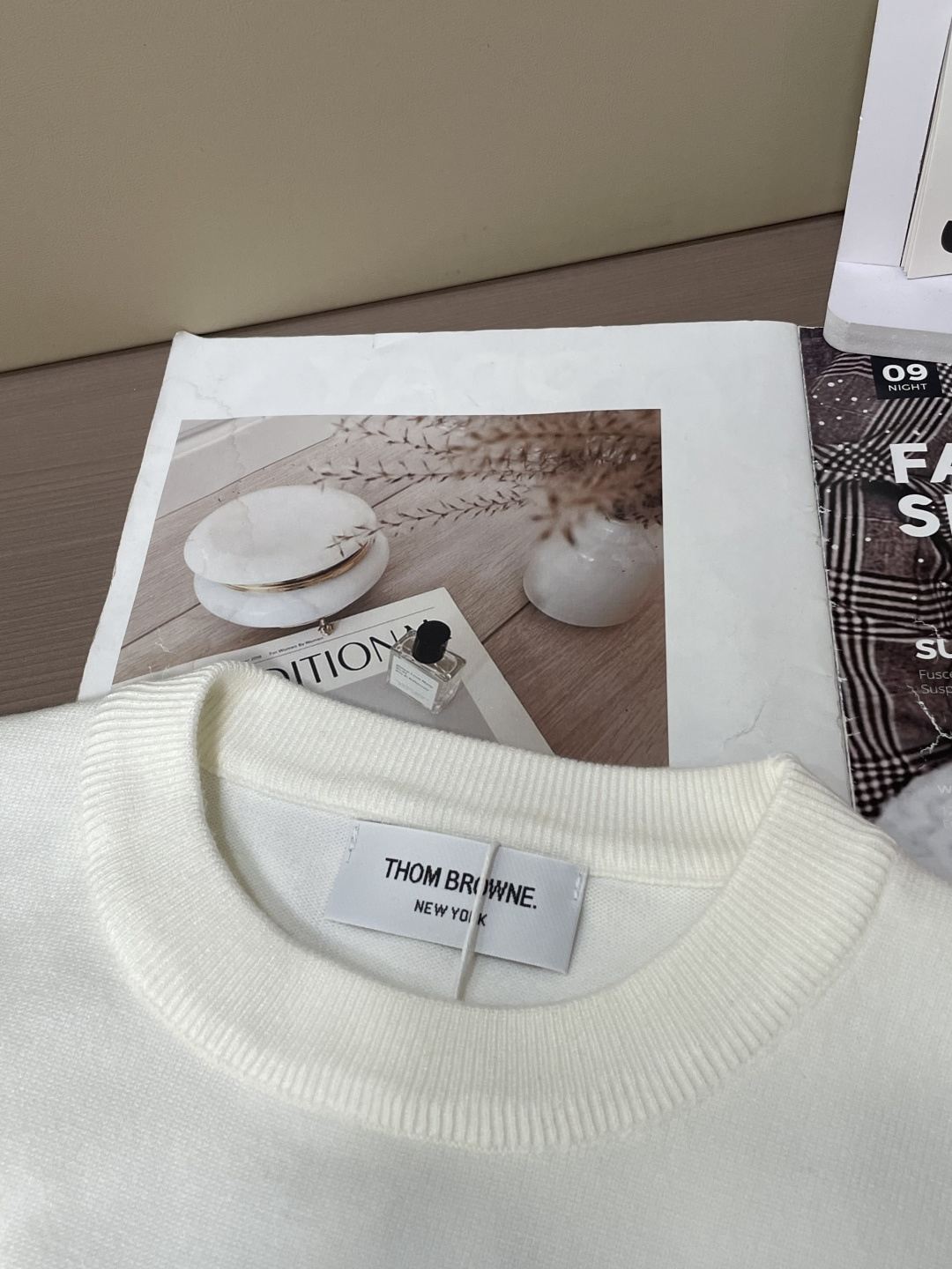 TB 重磅推荐！2025aw秋冬新款 专柜同步 时尚经典针织衫 秋冬必备款 采用针织衫加厚毛衣，精致简洁