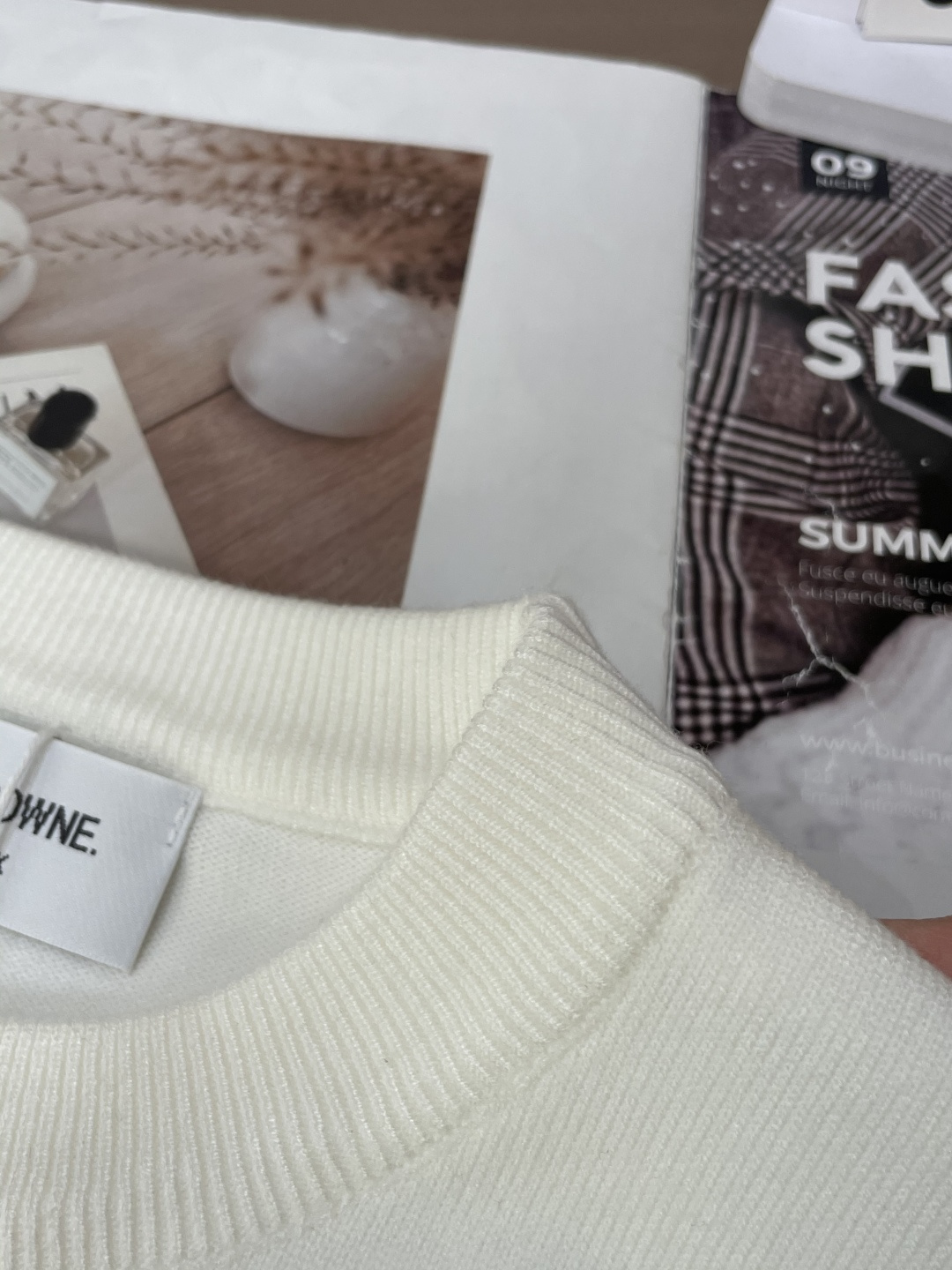 TB 重磅推荐！2025aw秋冬新款 专柜同步 时尚经典针织衫 秋冬必备款 采用针织衫加厚毛衣，精致简洁