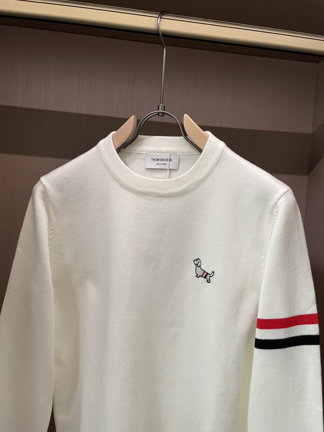 TB 重磅推荐！2025aw秋冬新款 专柜同步 时尚经典针织衫 秋冬必备款 采用针织衫加厚毛衣，精致简洁