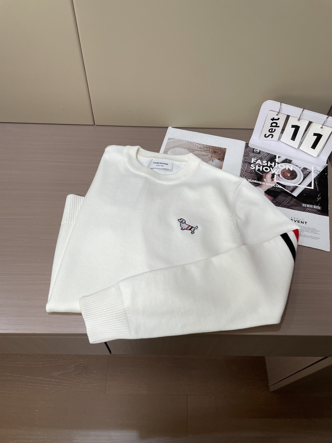 TB 重磅推荐！2025aw秋冬新款 专柜同步 时尚经典针织衫 秋冬必备款 采用针织衫加厚毛衣，精致简洁