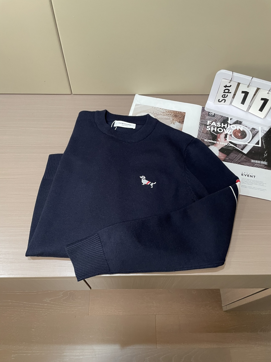 TB 重磅推荐！2025aw秋冬新款 专柜同步 时尚经典针织衫 秋冬必备款 采用针织衫加厚毛衣，精致简洁