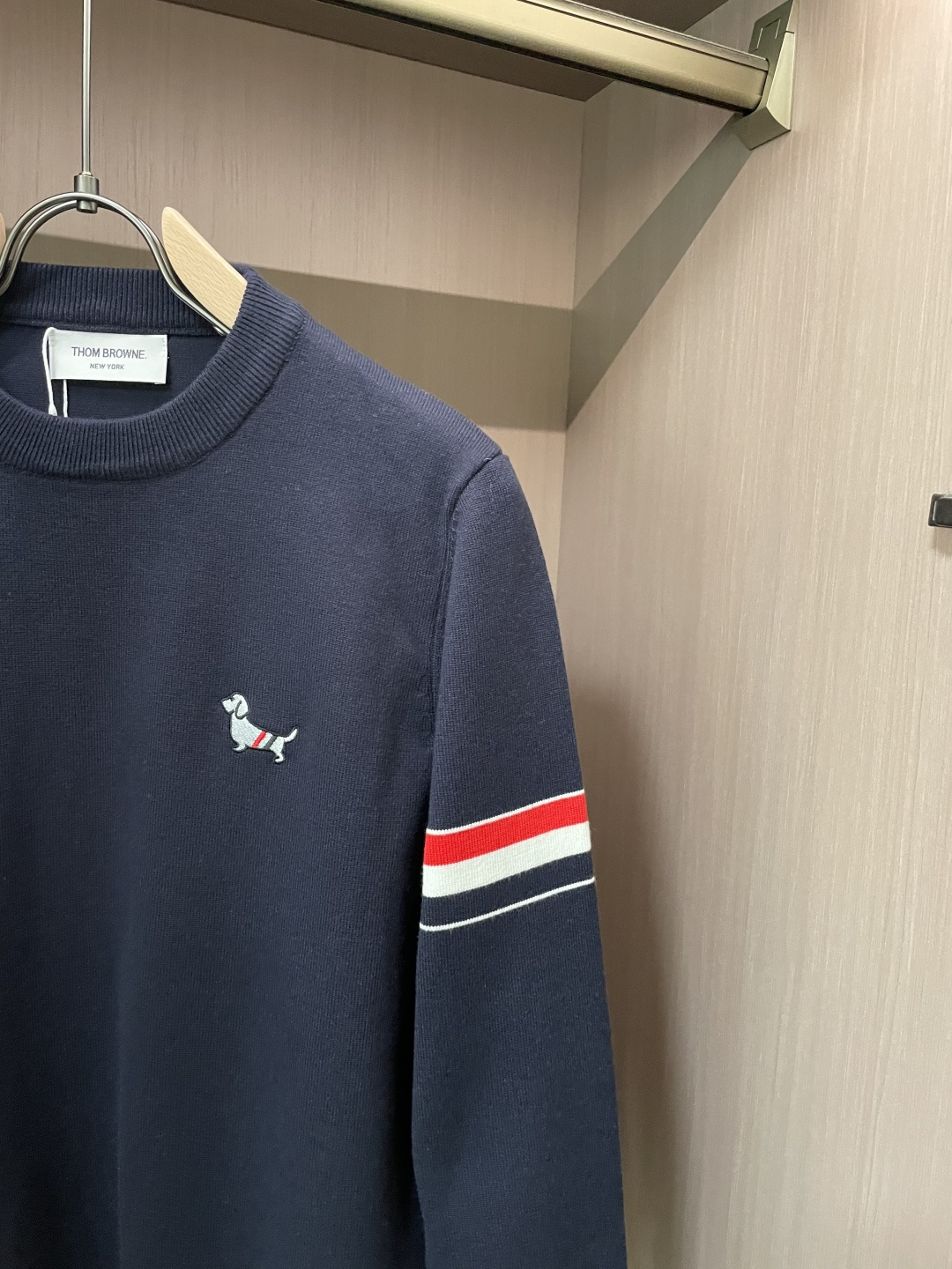 TB 重磅推荐！2025aw秋冬新款 专柜同步 时尚经典针织衫 秋冬必备款 采用针织衫加厚毛衣，精致简洁