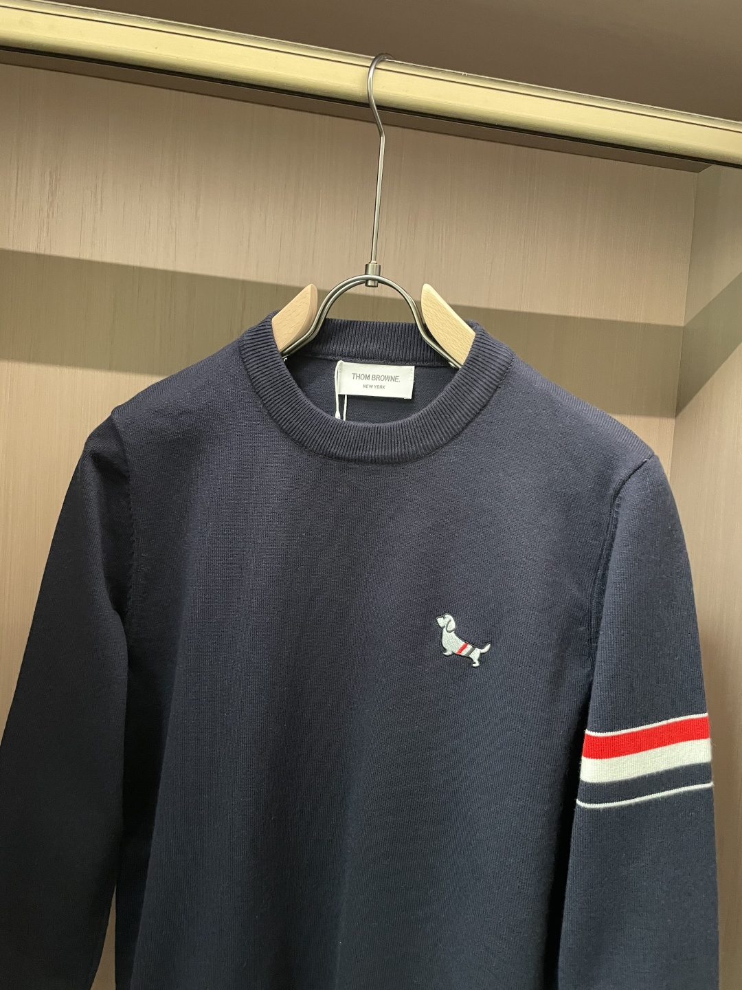 TB 重磅推荐！2025aw秋冬新款 专柜同步 时尚经典针织衫 秋冬必备款 采用针织衫加厚毛衣，精致简洁