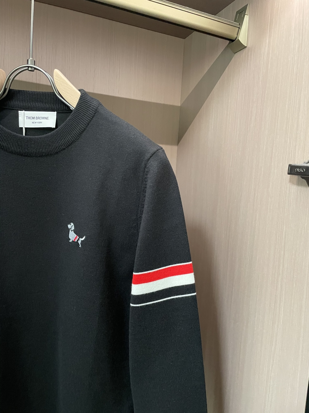 TB 重磅推荐！2025aw秋冬新款 专柜同步 时尚经典针织衫 秋冬必备款 采用针织衫加厚毛衣，精致简洁