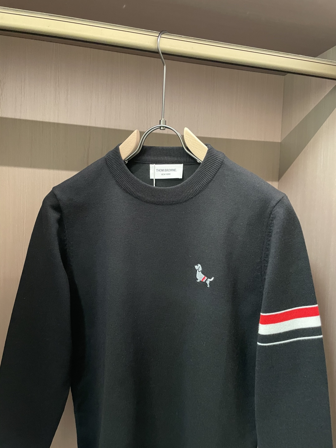 TB 重磅推荐！2025aw秋冬新款 专柜同步 时尚经典针织衫 秋冬必备款 采用针织衫加厚毛衣，精致简洁