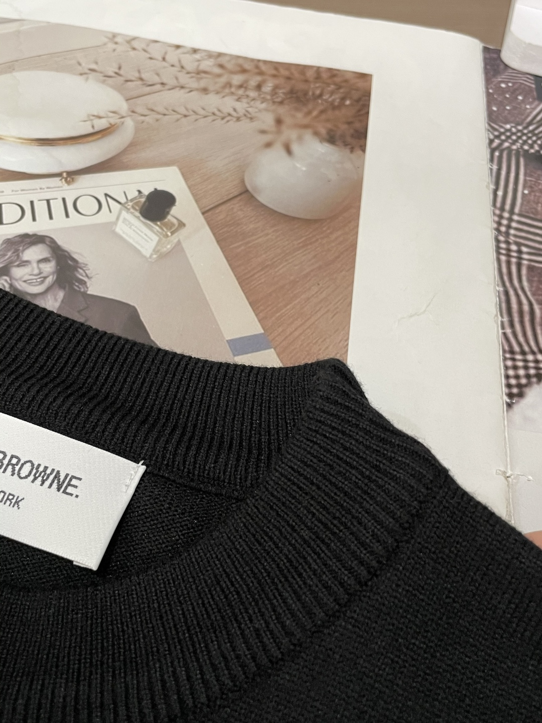 TB 重磅推荐！2025aw秋冬新款 专柜同步 时尚经典针织衫 秋冬必备款 采用针织衫加厚毛衣，精致简洁