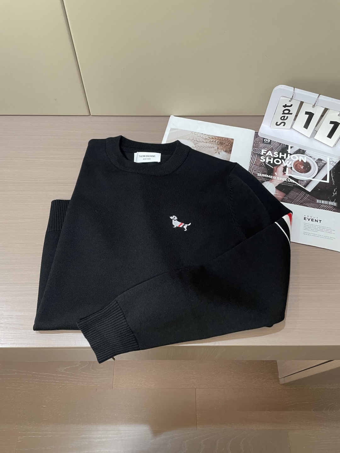 TB 重磅推荐！2025aw秋冬新款 专柜同步 时尚经典针织衫 秋冬必备款 采用针织衫加厚毛衣，精致简洁