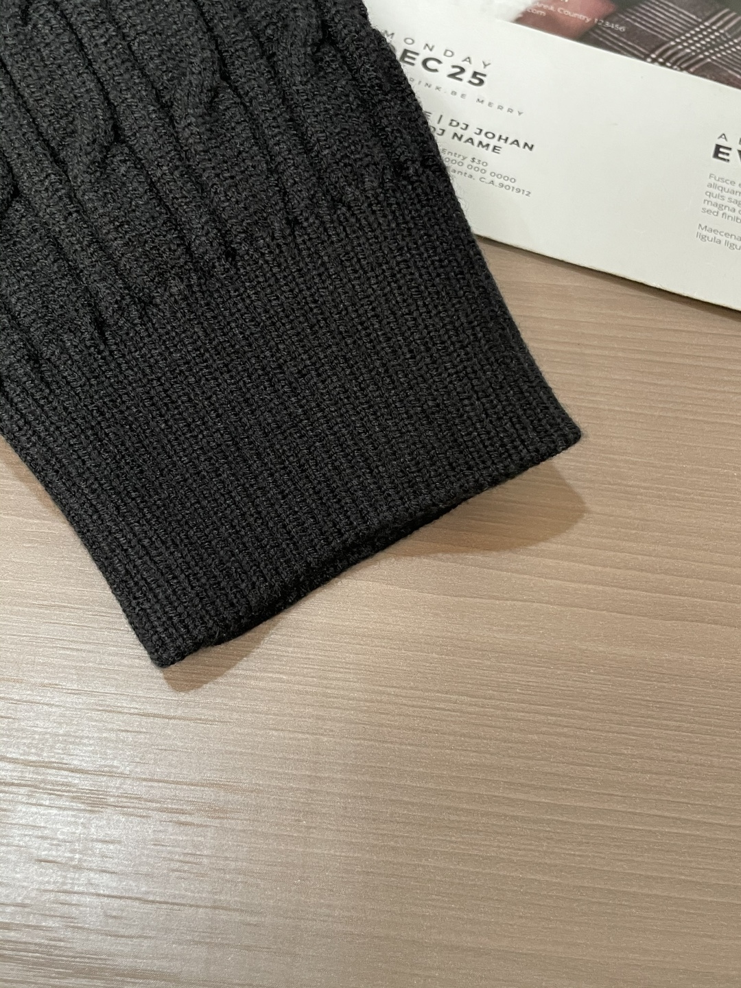 蒙口 重磅推荐！2025aw秋冬新款 专柜同步 时尚经典针织衫 秋冬必备款 采用针织衫加厚毛衣，精致简洁