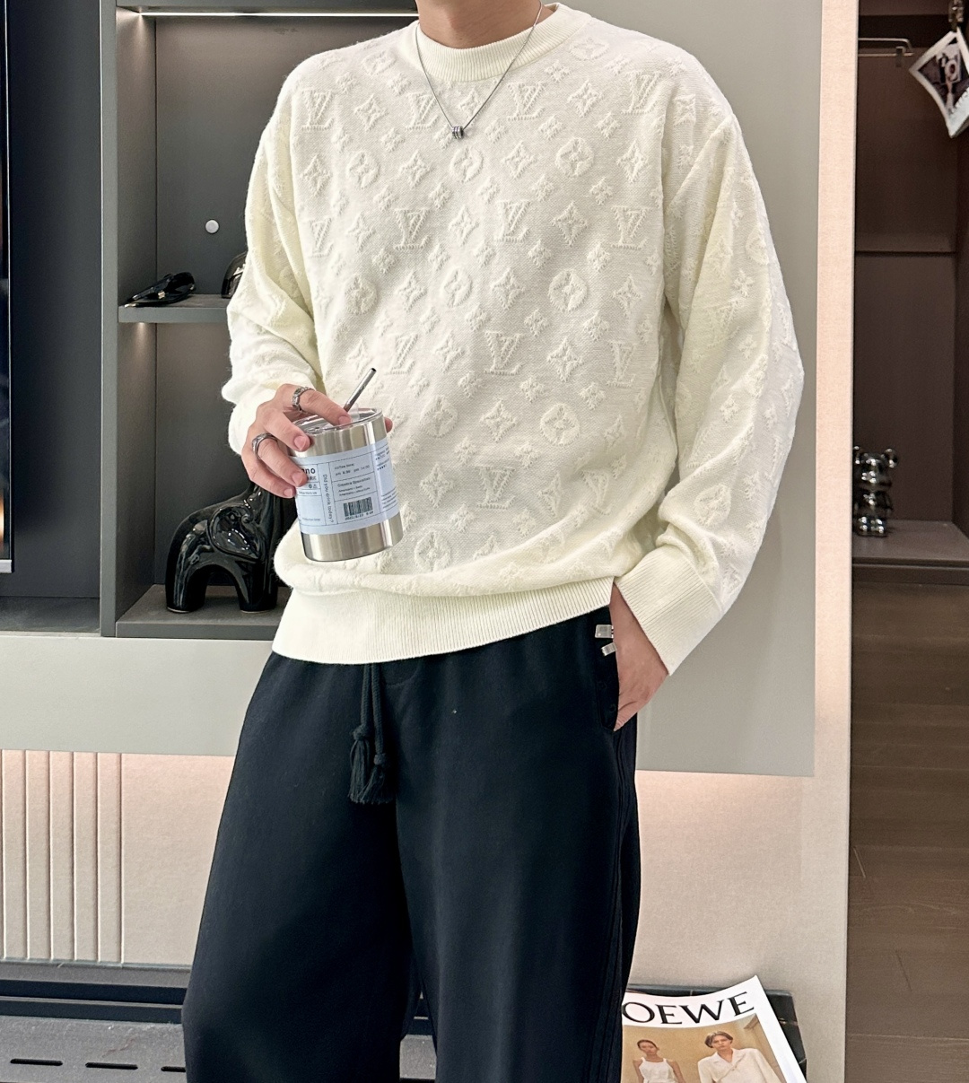 NO:655416,. Lv sweater, the latest autumn and winter series, 1:1 top replica at the counter, all in good condition!  Thick style, a must-have item for fashionistas!  Those who know the goods should hurry up and get started. The fabric is wool and the size is M~3XL.,,louis vuitton,sweaters,alexander wang19860909. Lv 毛衣 秋冬最新系列,专柜1:1顶级复刻,全品相！加厚款,潮人必备单品！懂货的老铁赶紧下手,面料羊毛 尺码M~3XL.,,louis vuitton,sweaters,alexander wang,Men's clothing