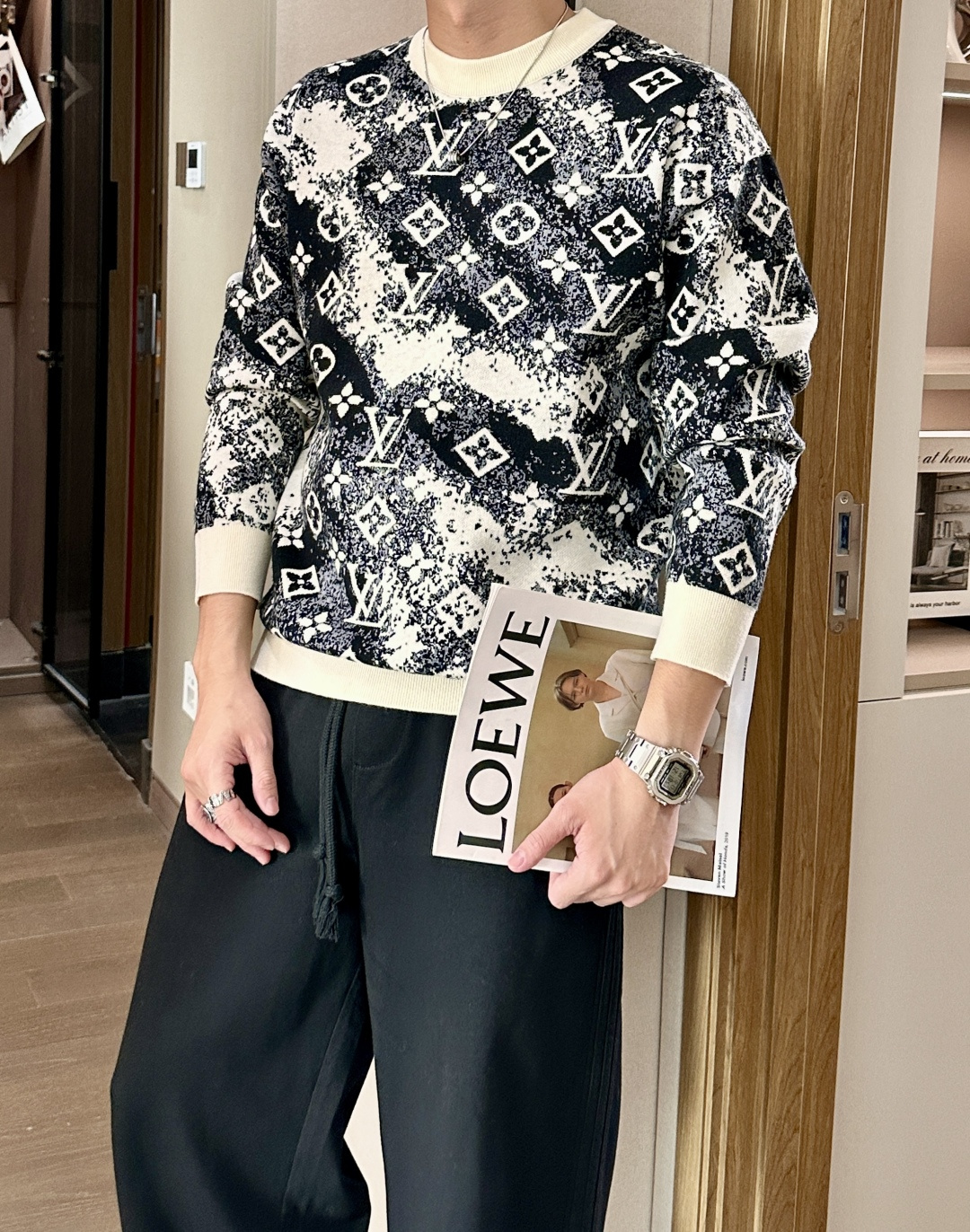 NO:655436,. Lv sweater, the latest autumn and winter series, 1:1 top replica at the counter, all in good condition!  Thick style, a must-have item for fashionistas!  Those who know the goods should hurry up and get started. The fabric is wool and the size is M~3XL.,,louis vuitton,sweaters,alexander wang19860909. Lv 毛衣 秋冬最新系列,专柜1:1顶级复刻,全品相！加厚款,潮人必备单品！懂货的老铁赶紧下手,面料羊毛 尺码M~3XL.,,louis vuitton,sweaters,alexander wang,Men's clothing