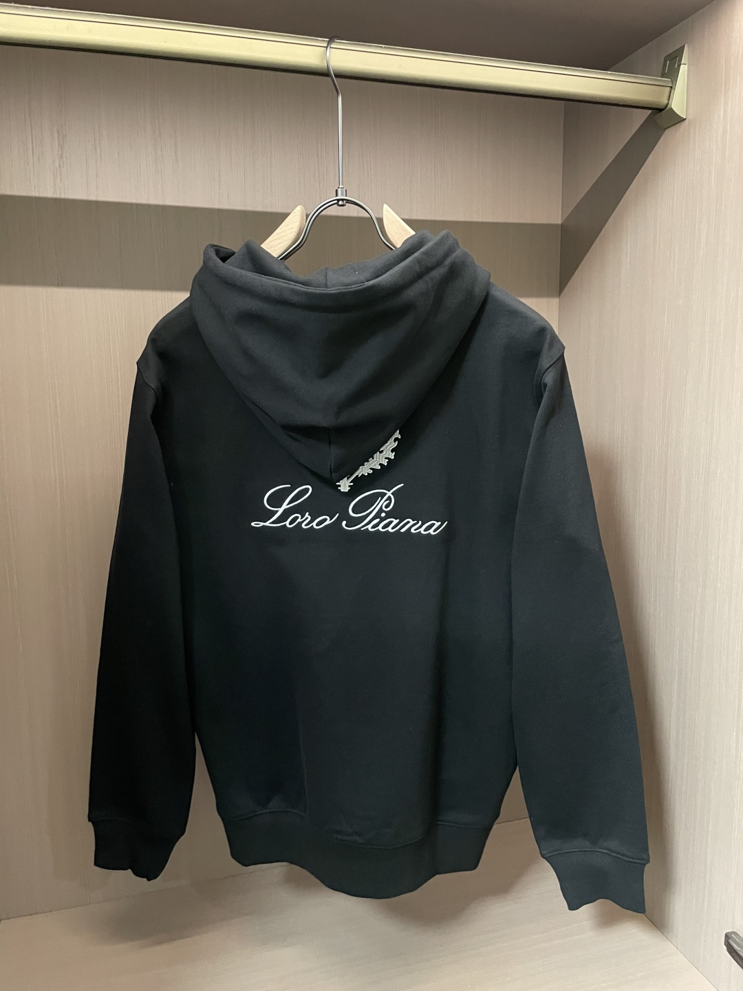 lP🆕 套头连帽卫衣；经典套头男女同款，简约大气系列单品，低调奢华大气百搭款！卫衣选用客供100%高克重