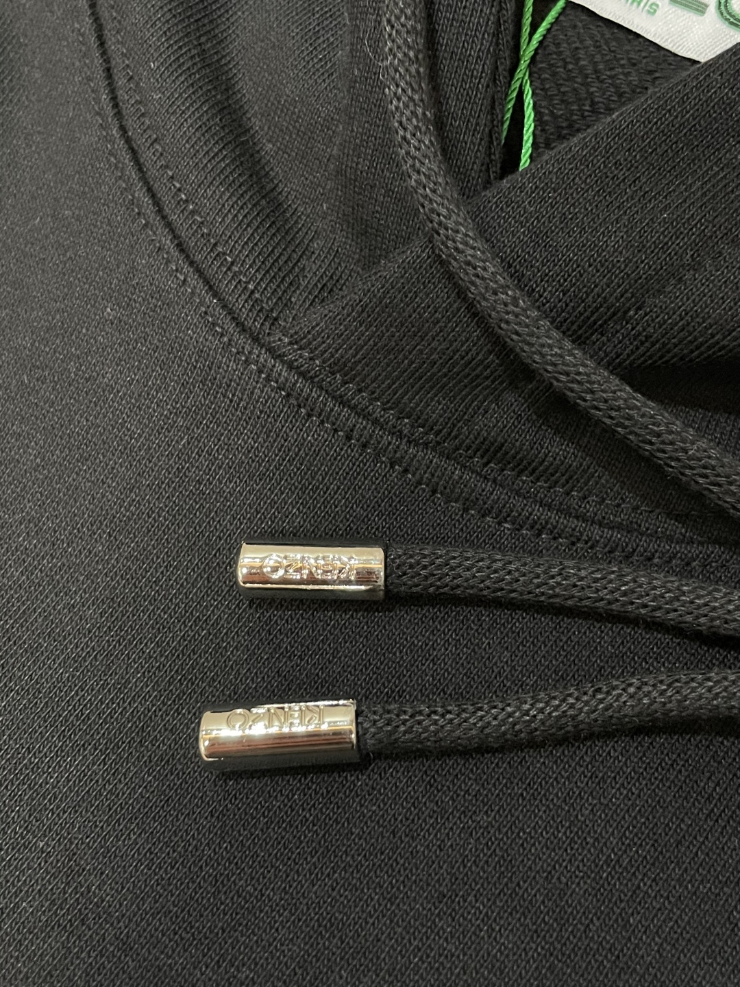 KENZO 套头连帽卫衣；经典套头男女同款，简约大气系列单品，低调奢华大气百搭款！卫衣选用客供100%高