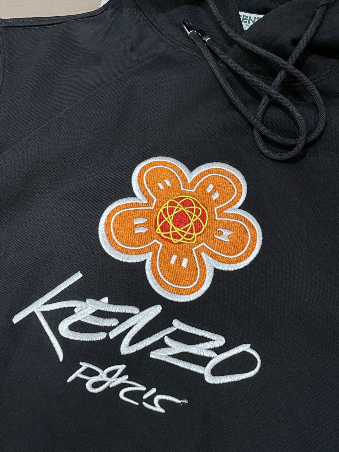 KENZO 套头连帽卫衣；经典套头男女同款，简约大气系列单品，低调奢华大气百搭款！卫衣选用客供100%高