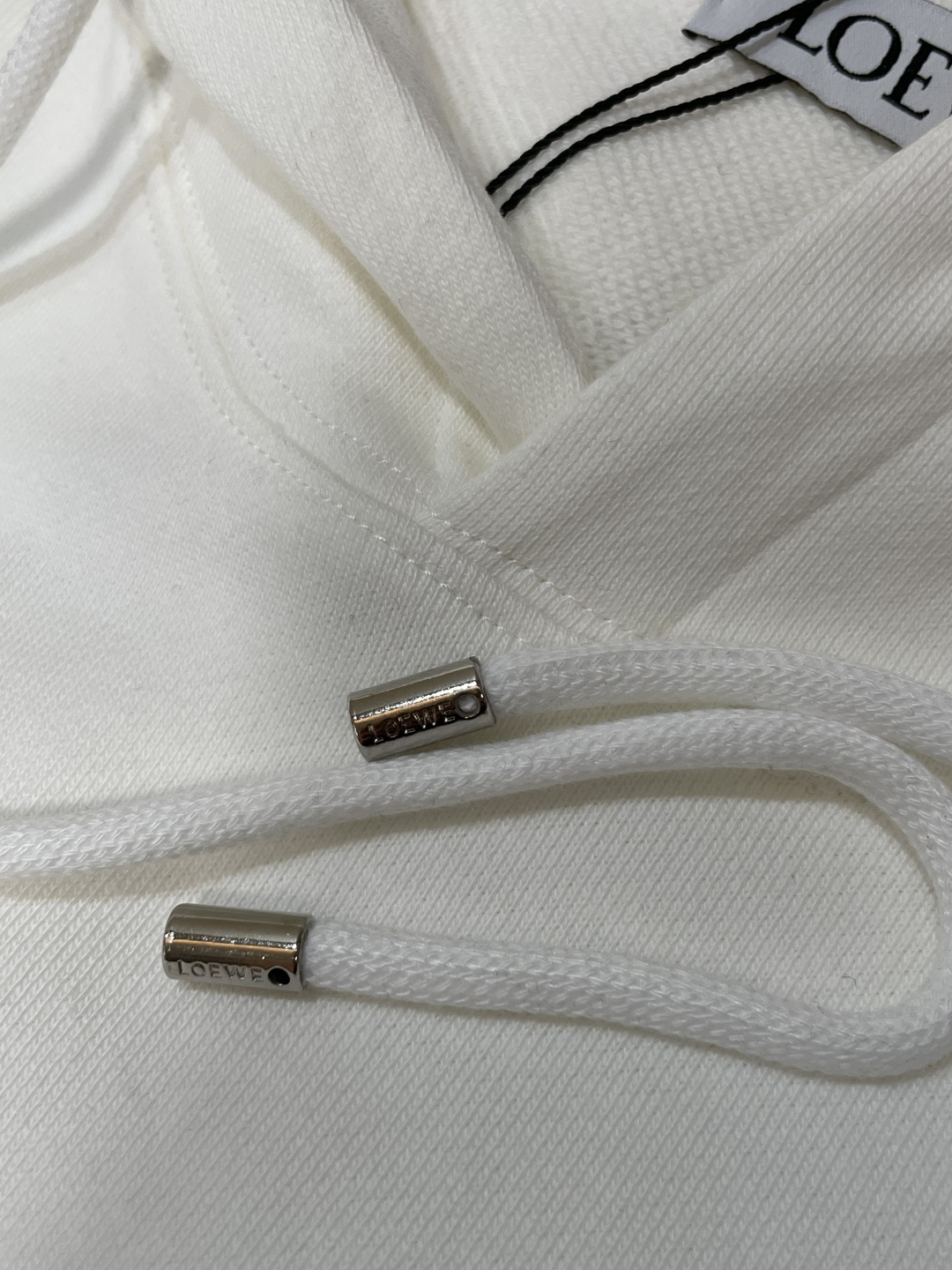 LOEWE 套头连帽卫衣；经典套头男女同款，简约大气系列单品，低调奢华大气百搭款！卫衣选用客供100%高