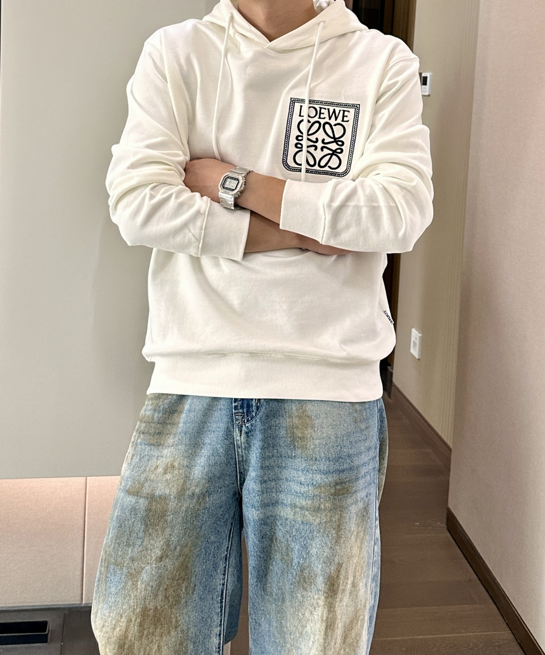 LOEWE 套头连帽卫衣；经典套头男女同款，简约大气系列单品，低调奢华大气百搭款！卫衣选用客供100%高