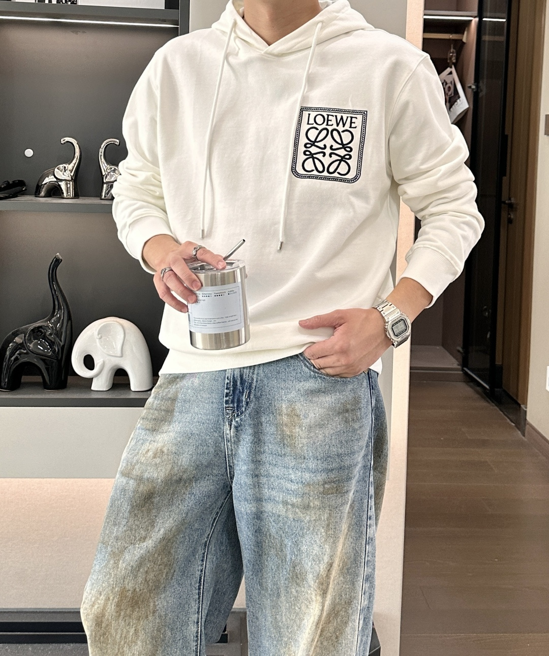 LOEWE 套头连帽卫衣；经典套头男女同款，简约大气系列单品，低调奢华大气百搭款！卫衣选用客供100%高