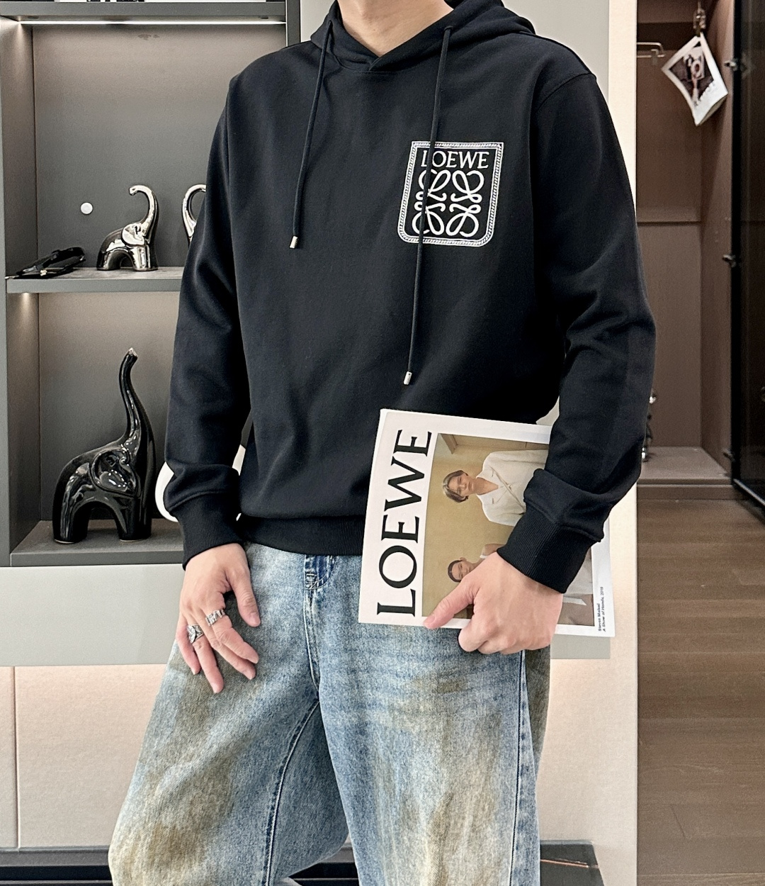 Loewe 套头连帽卫衣；经典套头男女同款，简约大气系列单品，低调奢华大气百搭款！卫衣选用客供100%高