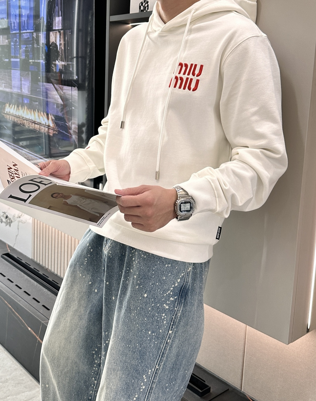 miumiu 套头连帽卫衣；经典套头男女同款，简约大气系列单品，低调奢华大气百搭款！卫衣选用客供100%