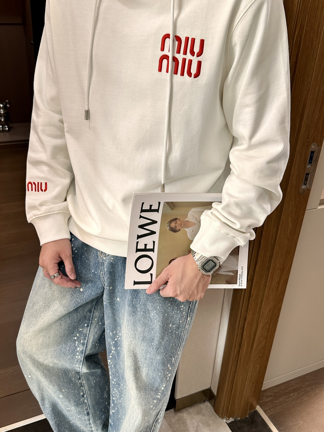 miumiu 套头连帽卫衣；经典套头男女同款，简约大气系列单品，低调奢华大气百搭款！卫衣选用客供100%