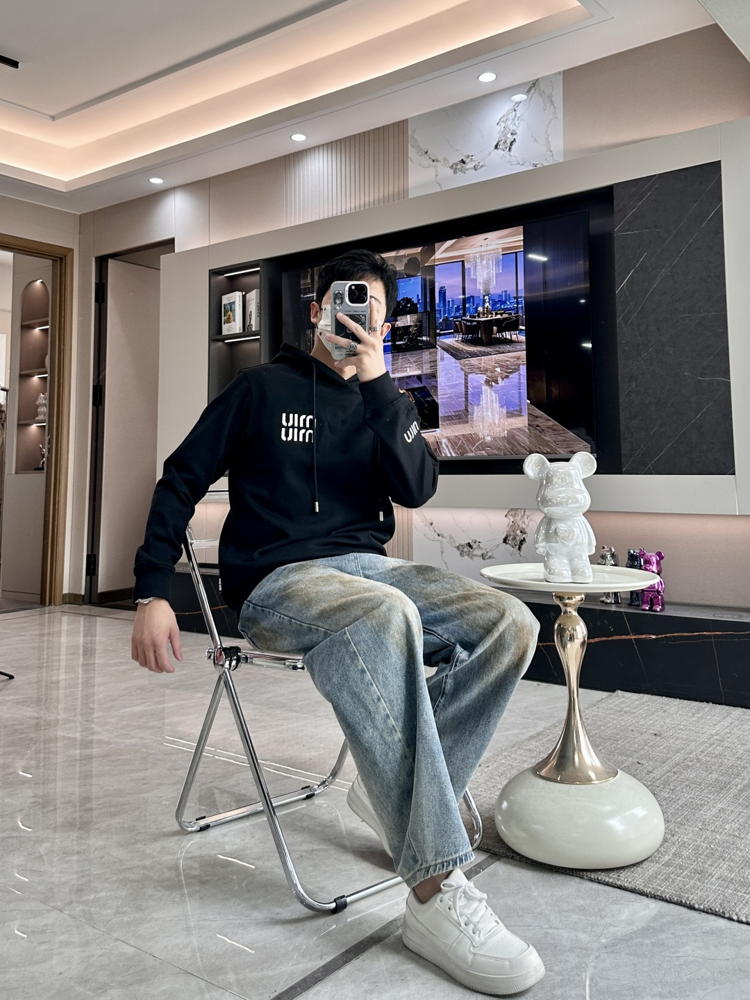 miumiu 套头连帽卫衣；经典套头男女同款，简约大气系列单品，低调奢华大气百搭款！卫衣选用客供100%