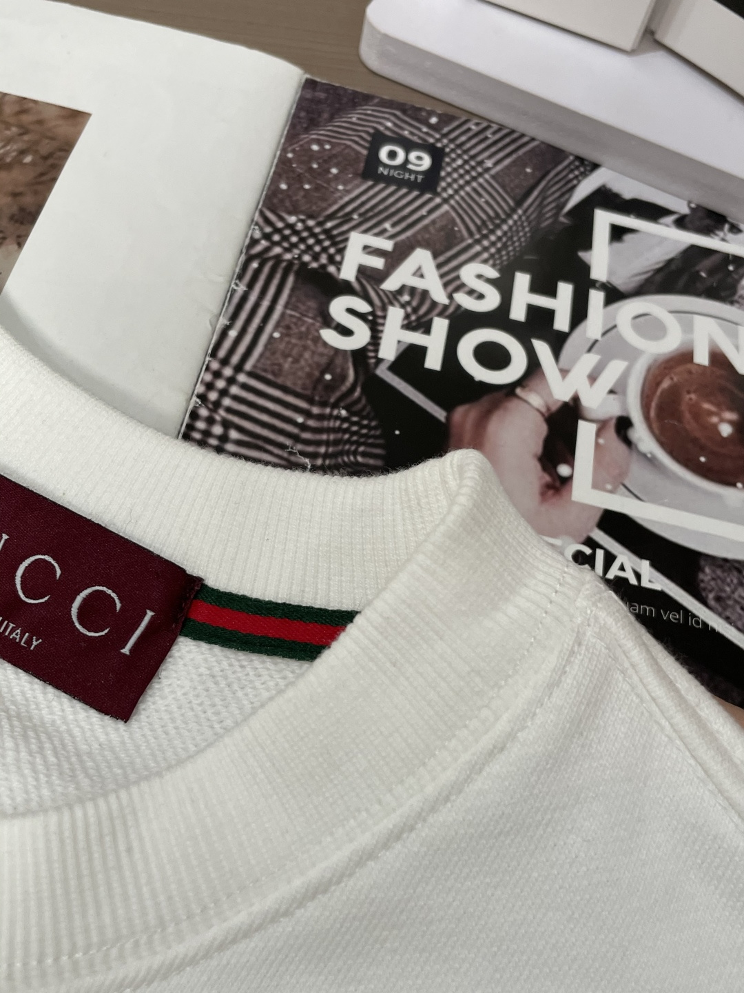 GUCC 套头圆领卫衣；经典套头男女同款，简约大气系列单品，低调奢华大气百搭款！卫衣选用客供100%高克