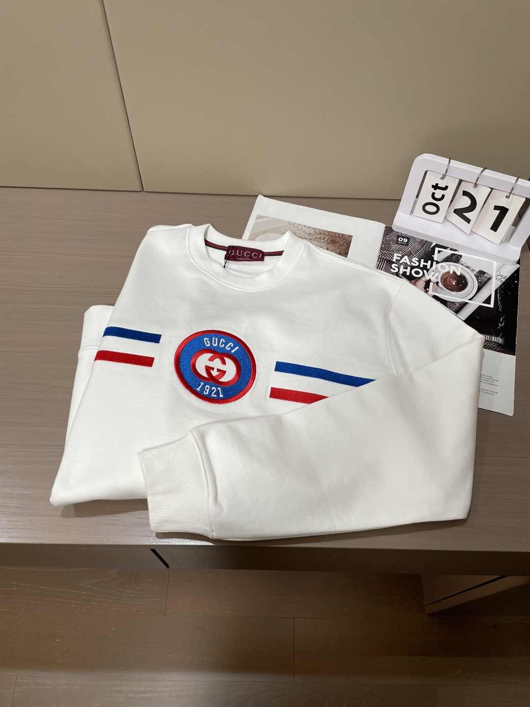 GUCC 套头圆领卫衣；经典套头男女同款，简约大气系列单品，低调奢华大气百搭款！卫衣选用客供100%高克