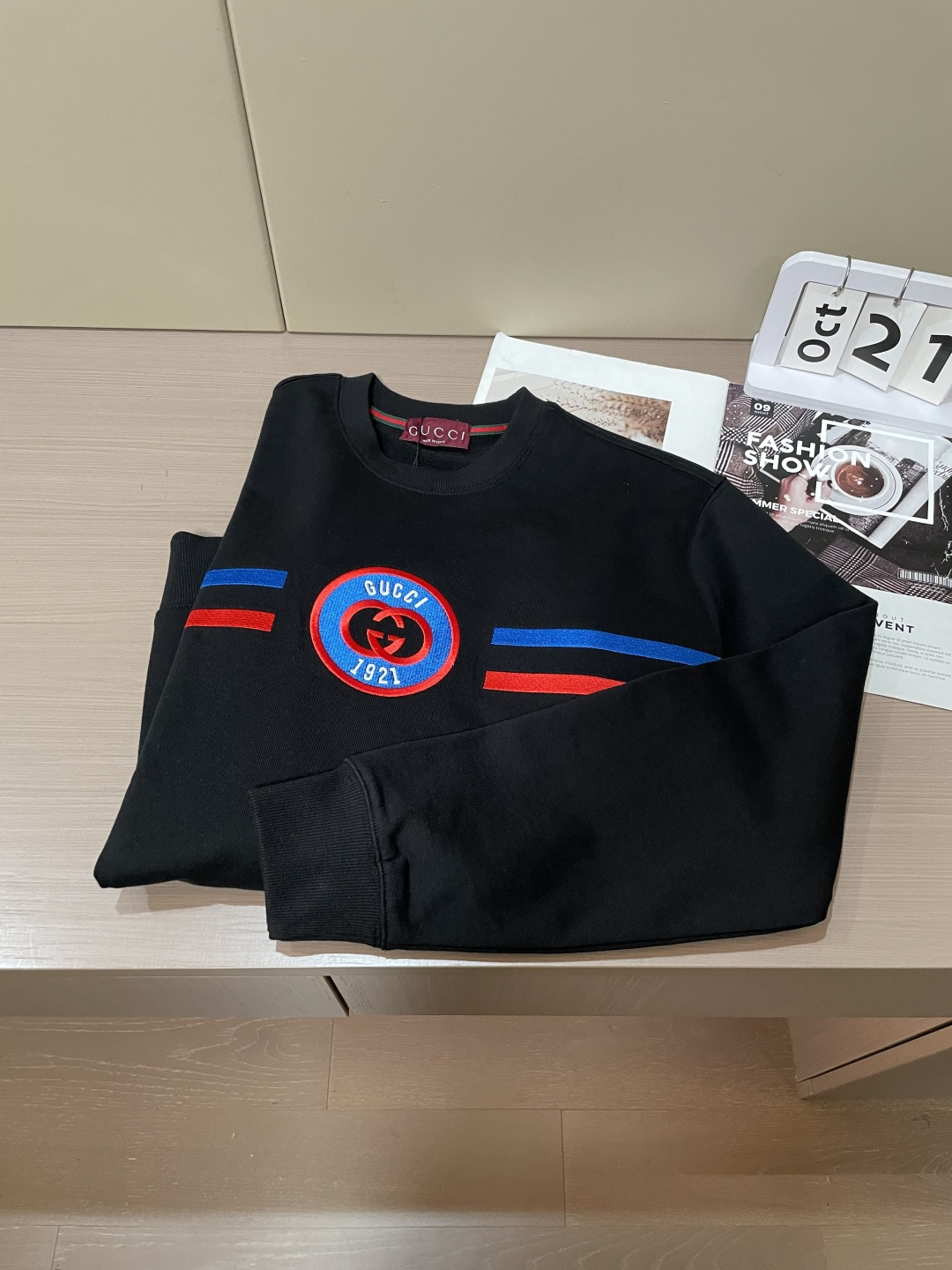 GUCC 套头圆领卫衣；经典套头男女同款，简约大气系列单品，低调奢华大气百搭款！卫衣选用客供100%高克