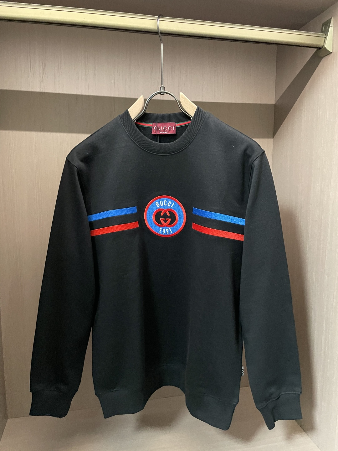 GUCC 套头圆领卫衣；经典套头男女同款，简约大气系列单品，低调奢华大气百搭款！卫衣选用客供100%高克