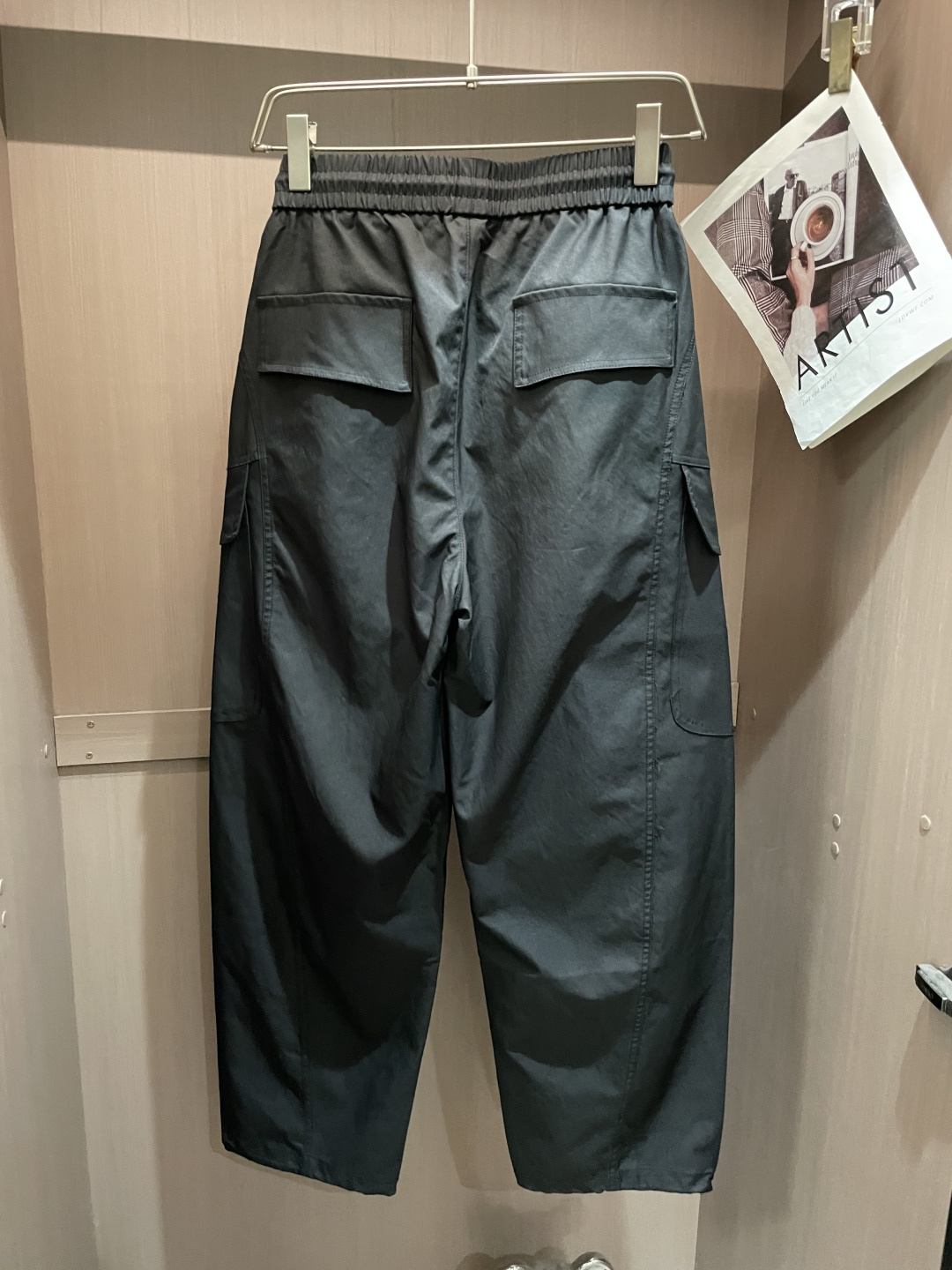 Y-3 2025秋冬最新休闲裤 潮人必备 版型超赞，能很好的修复各种腿型，非常个性！柔软排汗，舒适度极高