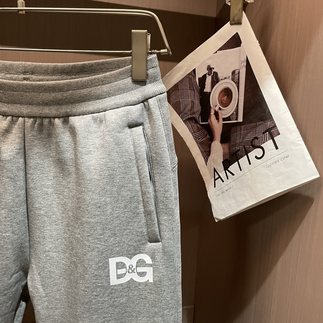DG 2025秋冬最新休闲裤 加厚款 日常必备 版型超赞，能很好的修复各种腿型，非常个性！柔软排汗，舒适