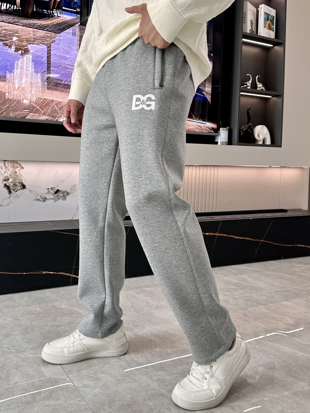 DG 2025秋冬最新休闲裤 加厚款 日常必备 版型超赞，能很好的修复各种腿型，非常个性！柔软排汗，舒适