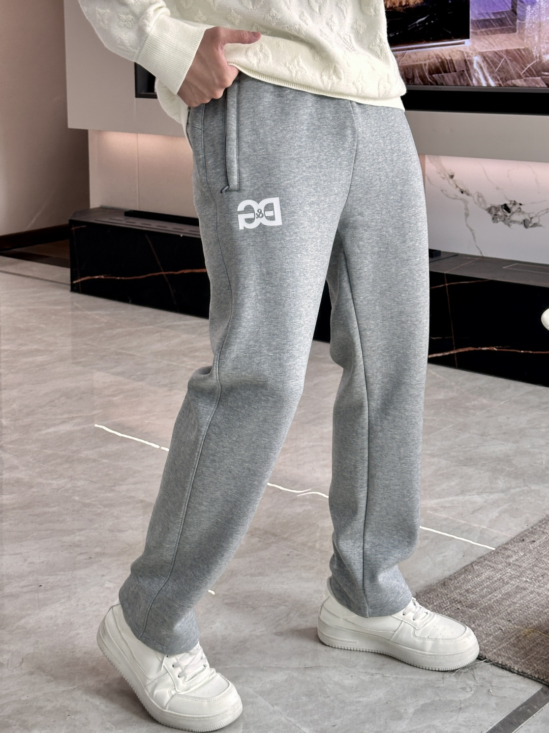 DG 2025秋冬最新休闲裤 加厚款 日常必备 版型超赞，能很好的修复各种腿型，非常个性！柔软排汗，舒适