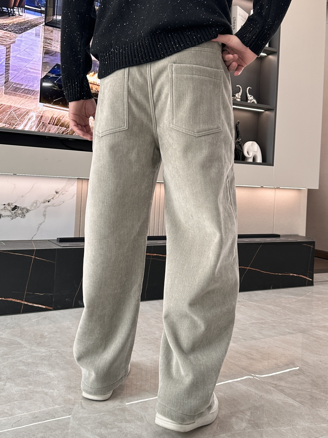 Loewe 2025秋冬最新系列男士加厚休闲裤！内里加绒，非常保暖，北方的宝子们赶紧备上！采用客供弹力柔